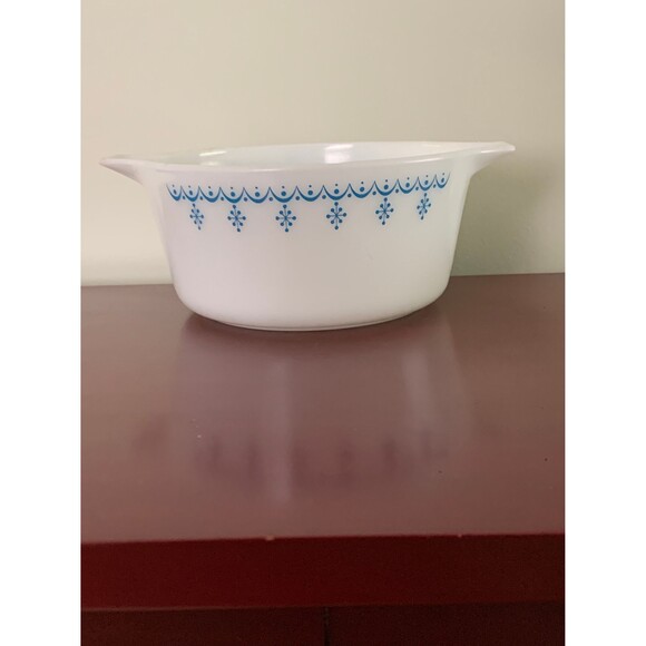 Pyrex snowflake garland #474 B 1 1/2 QT - Cinderella garland  NO LID - Picture 6 of 7
